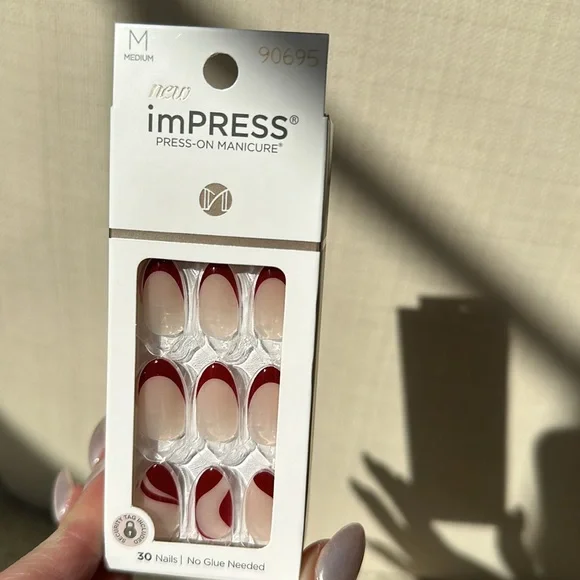 Kiss Press on Nails 4 pack New